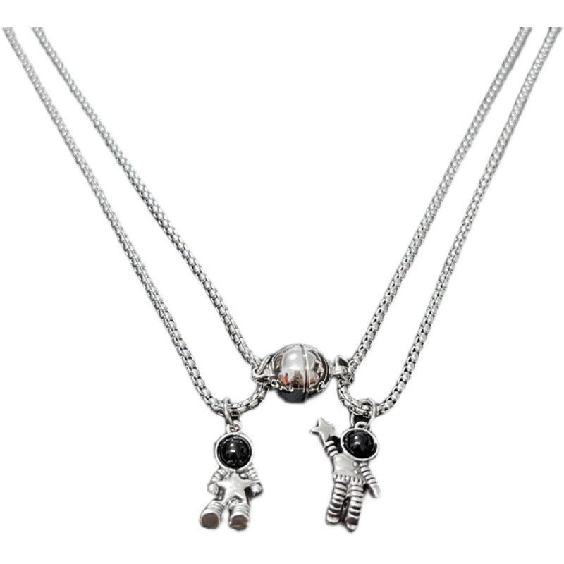 Wholesale Astronaut Couple Necklaces Trendy Women's Men's Unique Pendant Long Distance Relationship Valentine's Day Gift